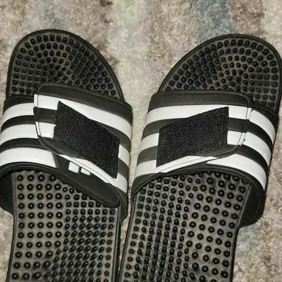 Adidas unisex slides. Black & White size 11 - Picture 4 of 4